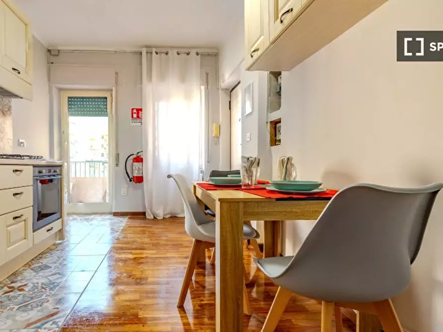 Immagine 3 di Camera condivisa in affitto  in Viale Giustiniano Imperatore a Roma