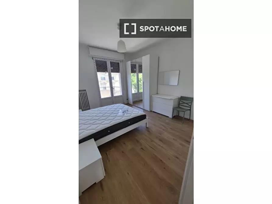 Immagine 1 di Camera condivisa in affitto  in Via Simone Saint Bon a Milano