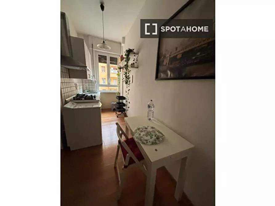 Immagine 8 di Camera condivisa in affitto  in Viale delle Provincie a Roma