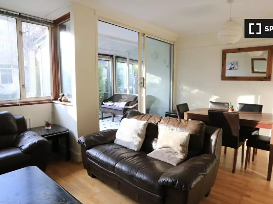 Immagine 5 di Camera condivisa in affitto  in Warley St a Poplar