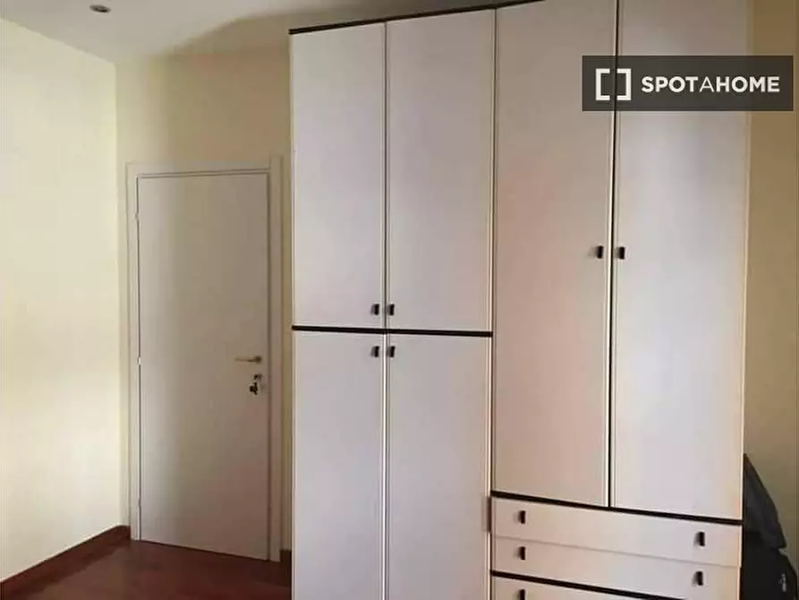 Immagine 9 di Camera condivisa in affitto  in Via Bernardo Cavallino a Napoli