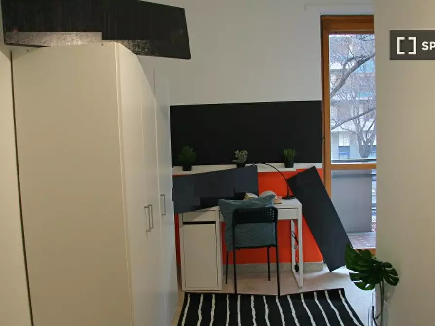 Immagine 2 di Camera condivisa in affitto  in Corso Peschiera a Torino