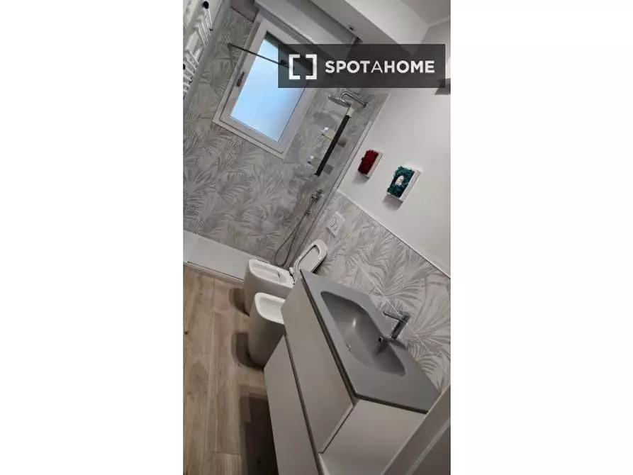 Immagine 4 di Camera condivisa in affitto  in Via Azzo Gardino a Bologna