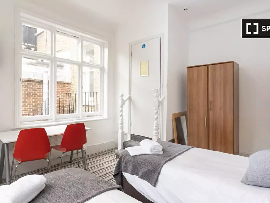 Immagine 2 di Camera condivisa in affitto  in Ground Floor Apartment a Kensington