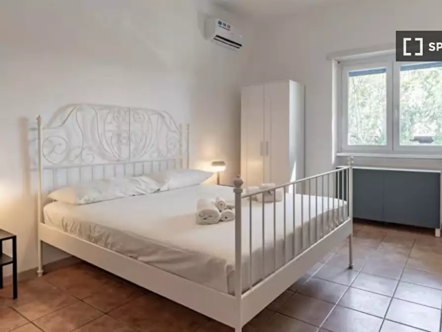 Immagine 2 di Camera condivisa in affitto  in Lungotevere degli Inventori a Roma