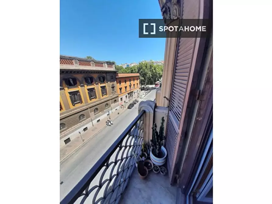 Immagine 5 di Camera condivisa in affitto  in Via Cavour a Roma