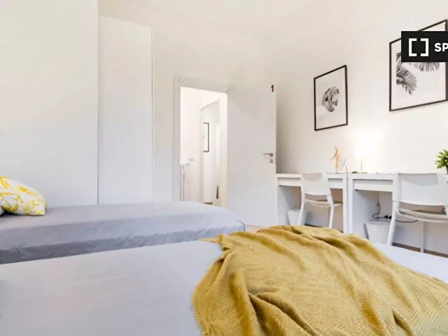 Immagine 1 di Camera condivisa in affitto  in Via delle Genziane a Milano