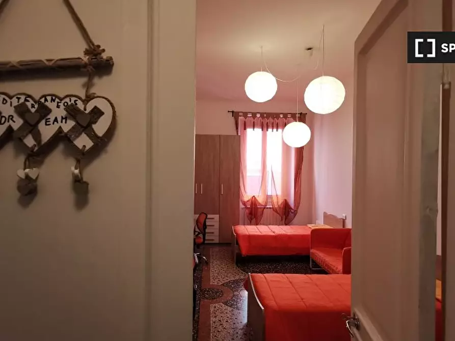 Immagine 4 di Camera condivisa in affitto  in Via Venezia a Genova