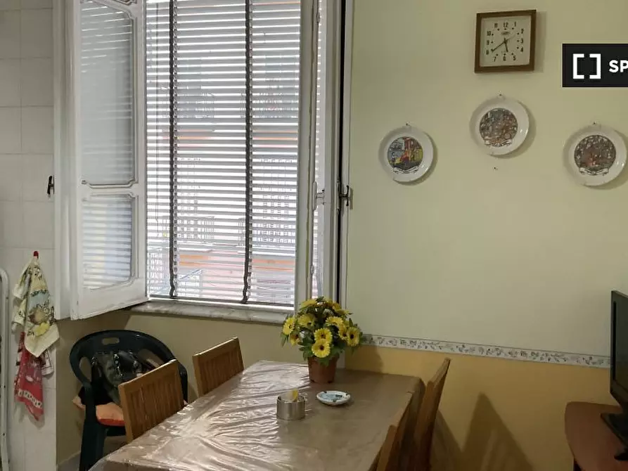 Immagine 13 di Camera condivisa in affitto  in Via Carminiello Al Mercato a Napoli