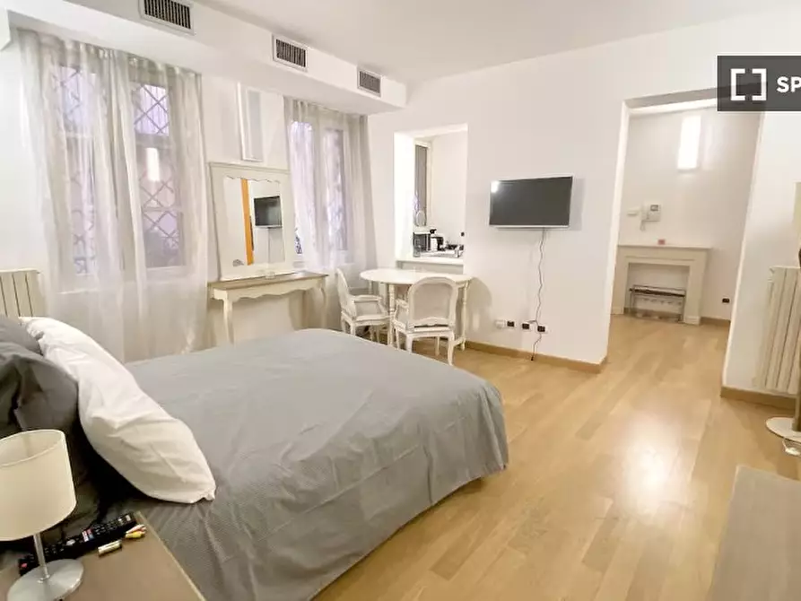 Immagine 8 di Ufficio in affitto  in Via Agnello a Milano