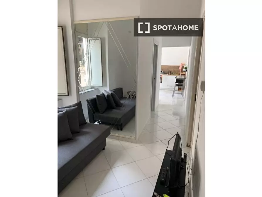 Immagine 3 di Camera condivisa in affitto  in Via Rita Atria a Napoli