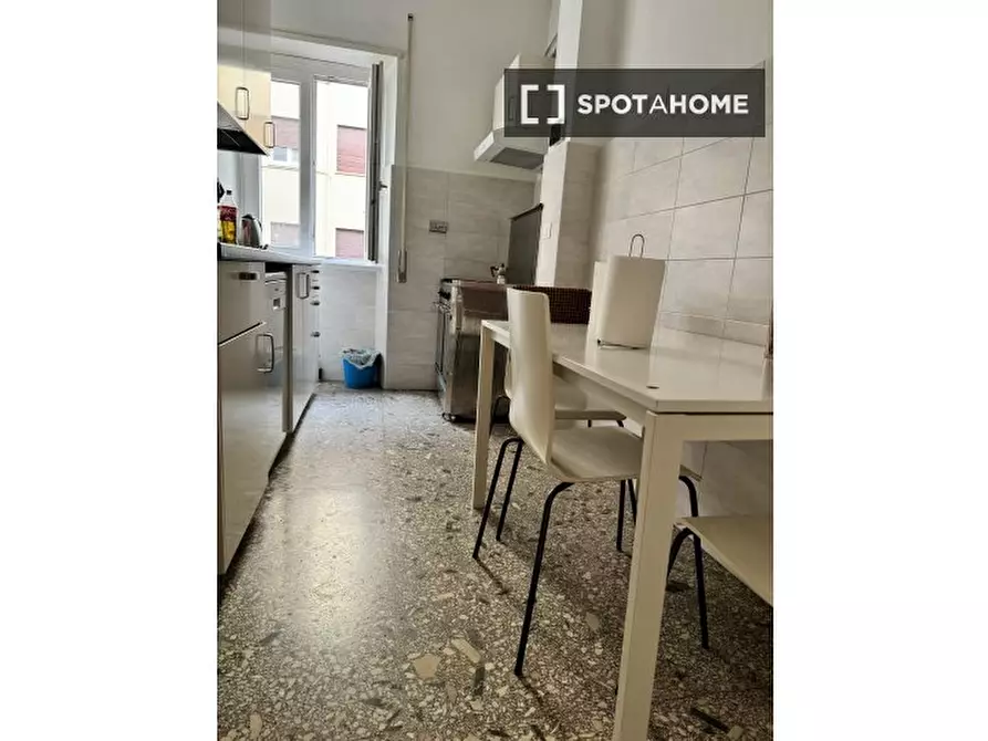 Immagine 9 di Camera condivisa in affitto  in Via Valle Borbera a Roma