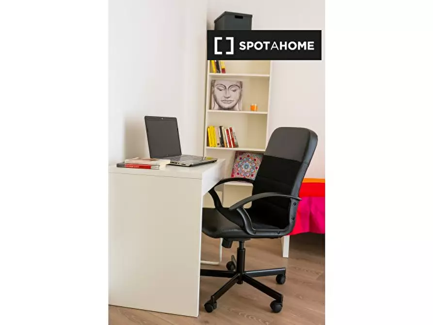 Immagine 1 di Camera condivisa in affitto  in Via S Paolo a Torino