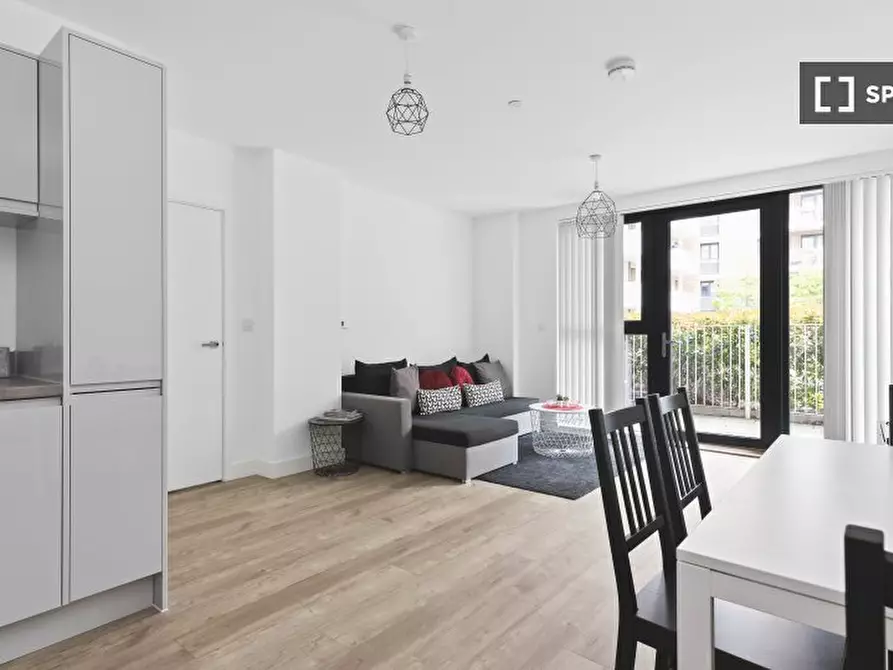 Immagine 10 di Appartamento in affitto  in Lakeside Dr a Brent