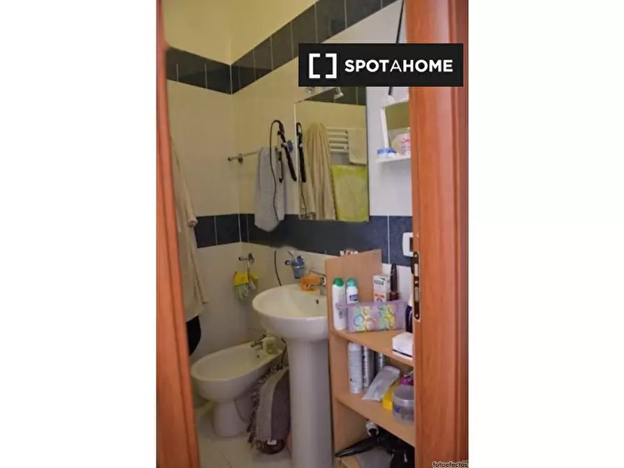 Immagine 5 di Camera condivisa in affitto  in Via Pietro Castellino a Napoli