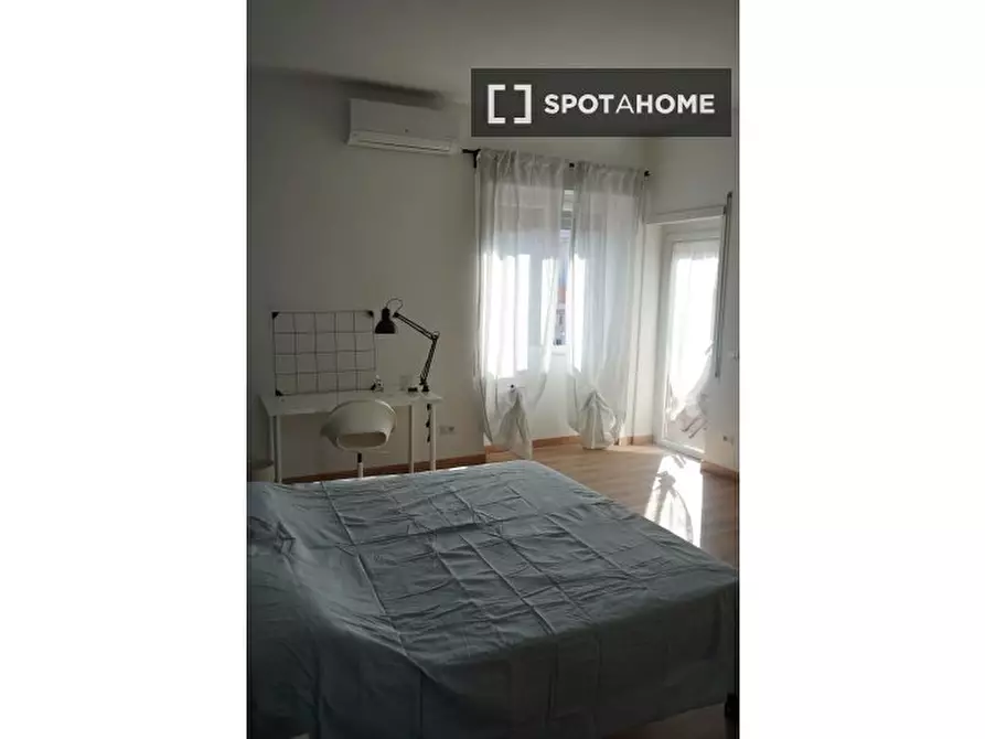 Immagine 4 di Camera condivisa in affitto  in Via Salvatore Pincherle a Roma