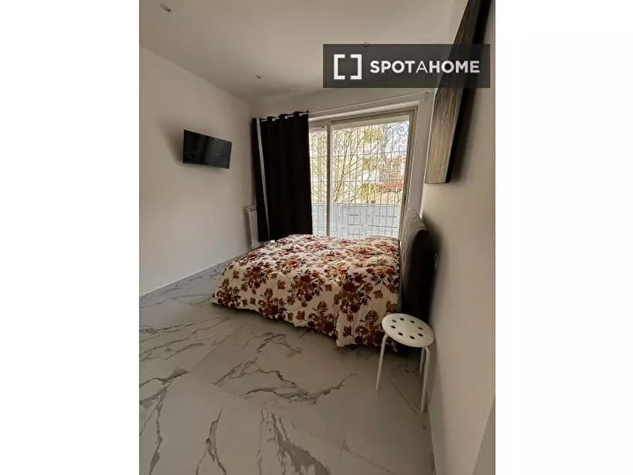 Immagine 2 di Camera condivisa in affitto  in Via Mario Greppi a San Donato Milanese