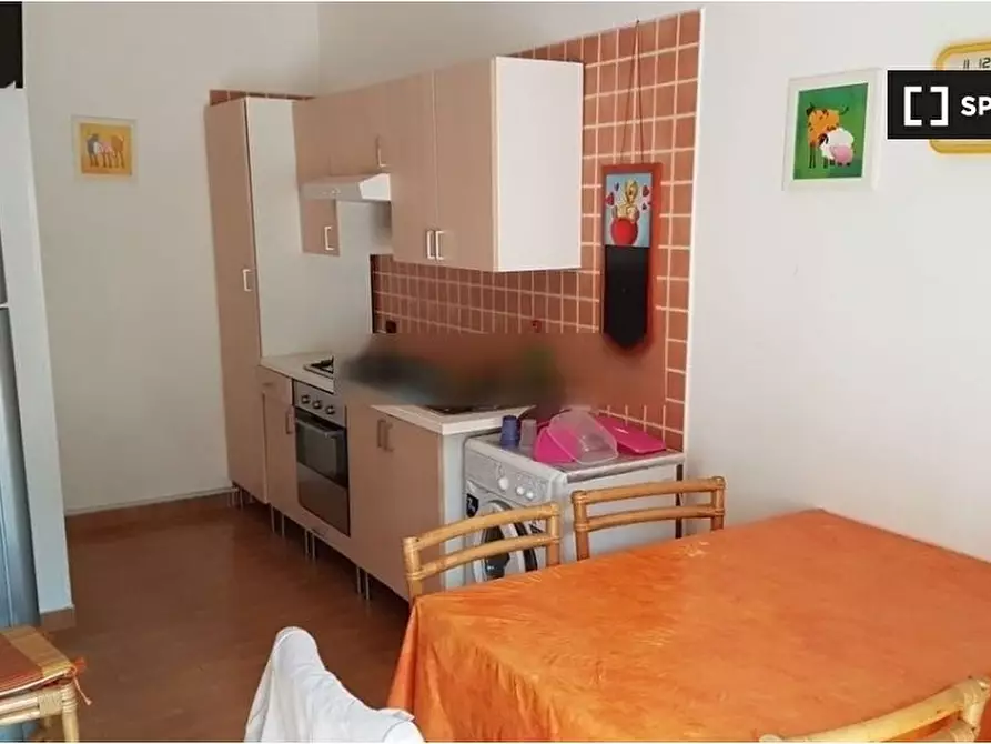 Immagine 3 di Camera condivisa in affitto  in Via Pietro Castellino a Napoli