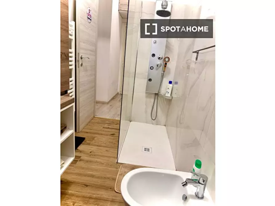 Immagine 15 di Ufficio in affitto  in Via Celeste Negarville a Torino