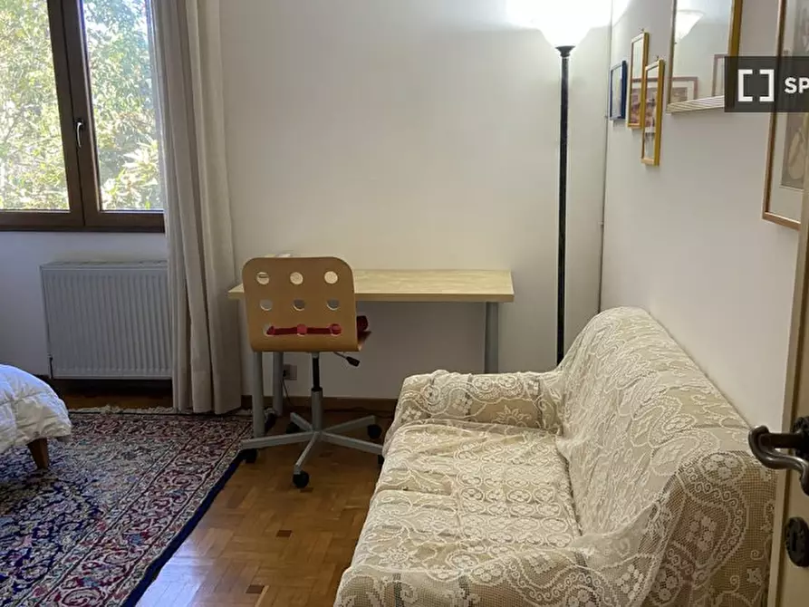 Immagine 2 di Camera condivisa in affitto  in Via Leonardo Fibonacci a Roma