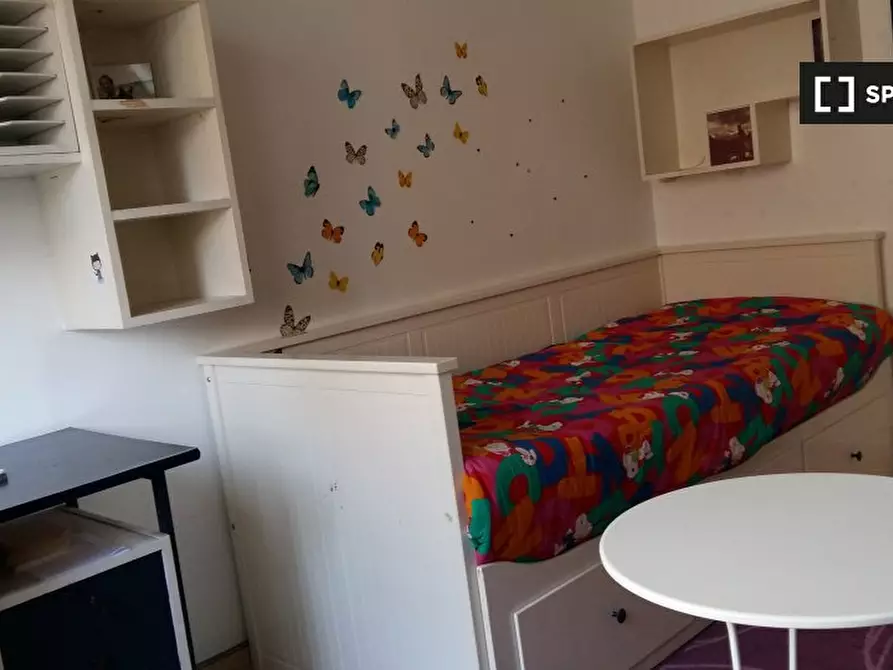 Immagine 2 di Camera condivisa in affitto  in Via Val Padana a Roma