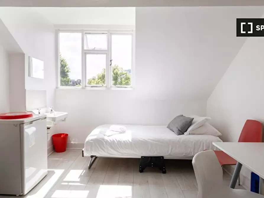 Immagine 1 di Residence in affitto  in Earls Ct Rd a Kensington