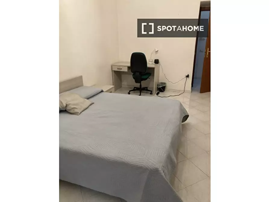 Immagine 14 di Camera condivisa in affitto  in Via Portuense a Roma
