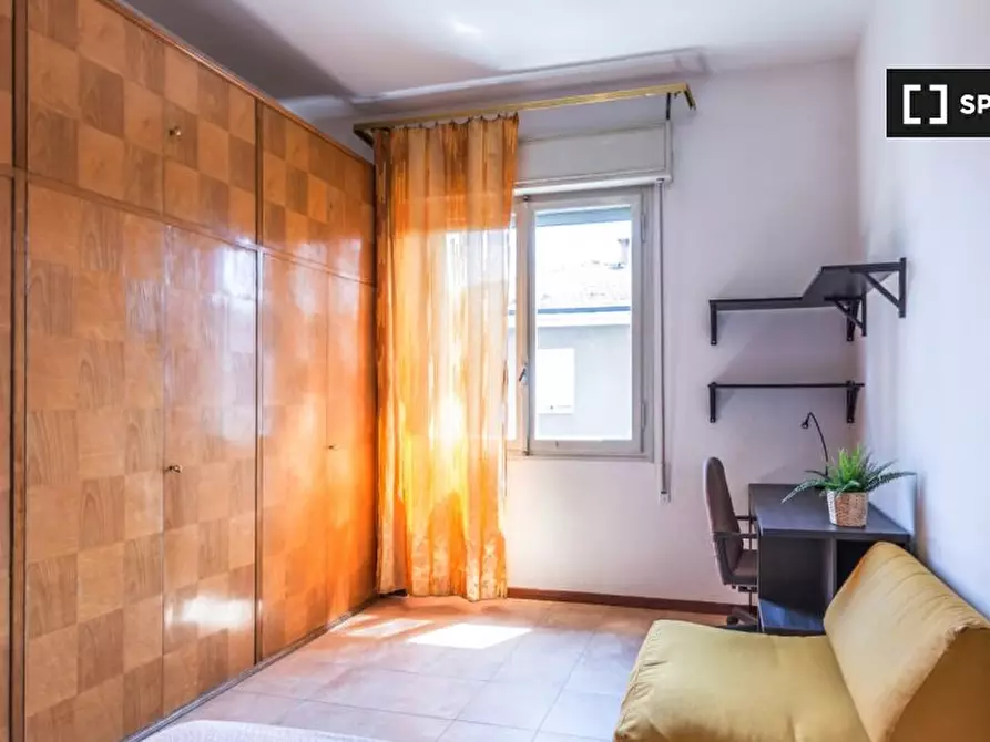 Immagine 2 di Camera condivisa in affitto  in Via Donato Creti a Bologna