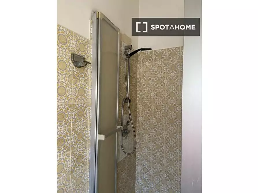 Immagine 6 di Camera condivisa in affitto  in Via Leonardo Fibonacci a Roma