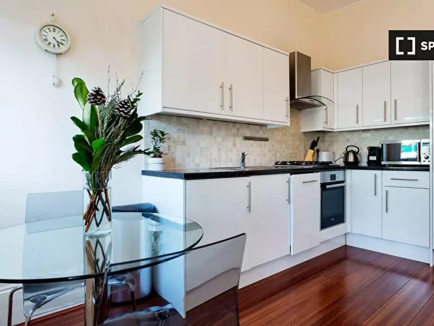 Immagine 4 di Appartamento in affitto  in Cornwall Cres a Kensington