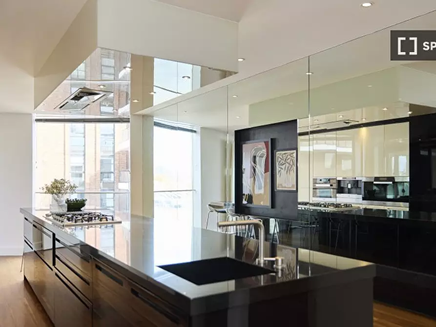 Immagine 4 di Appartamento in affitto  in Hester Rd a Wandsworth
