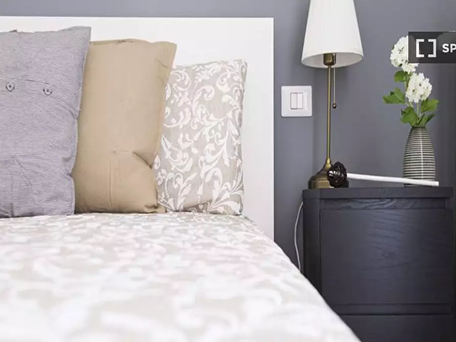 Immagine 5 di Camera condivisa in affitto  in Viale Legioni Romane Milan a Milano