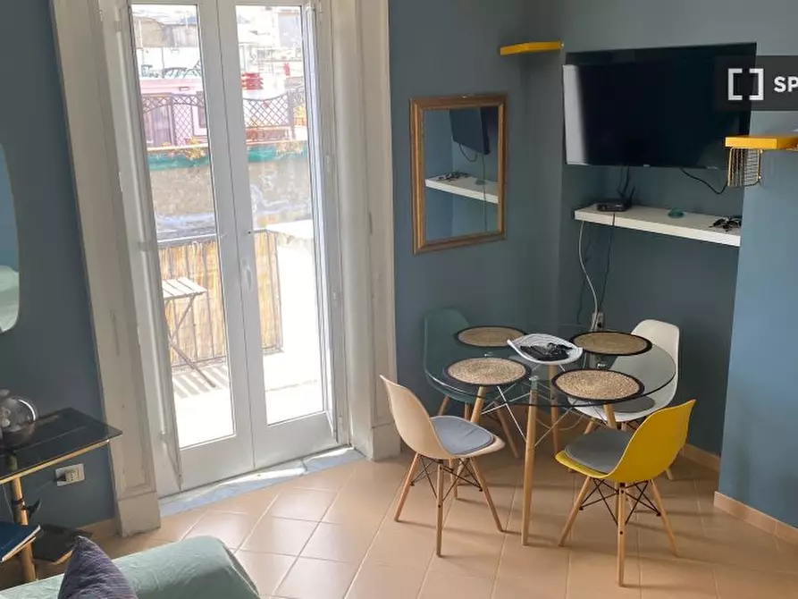 Immagine 4 di Camera condivisa in affitto  in Via Duomo a Napoli