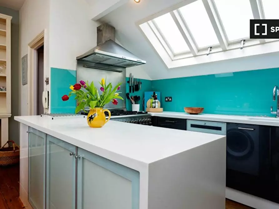 Immagine 6 di Appartamento in affitto  in Second floor flat a Hammersmith