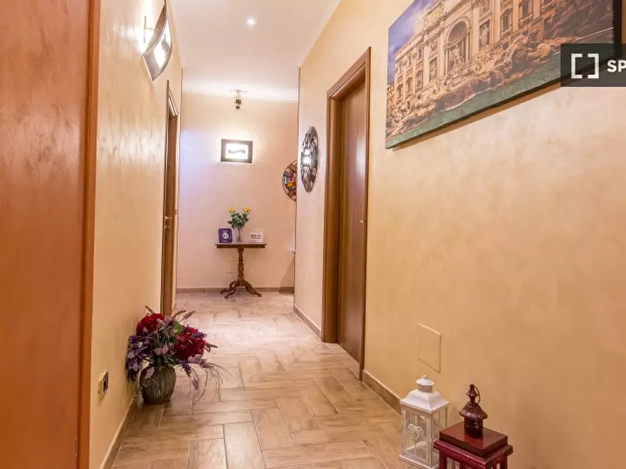 Immagine 4 di Camera condivisa in affitto  in Via Gian Luca Squarcialupo a Roma