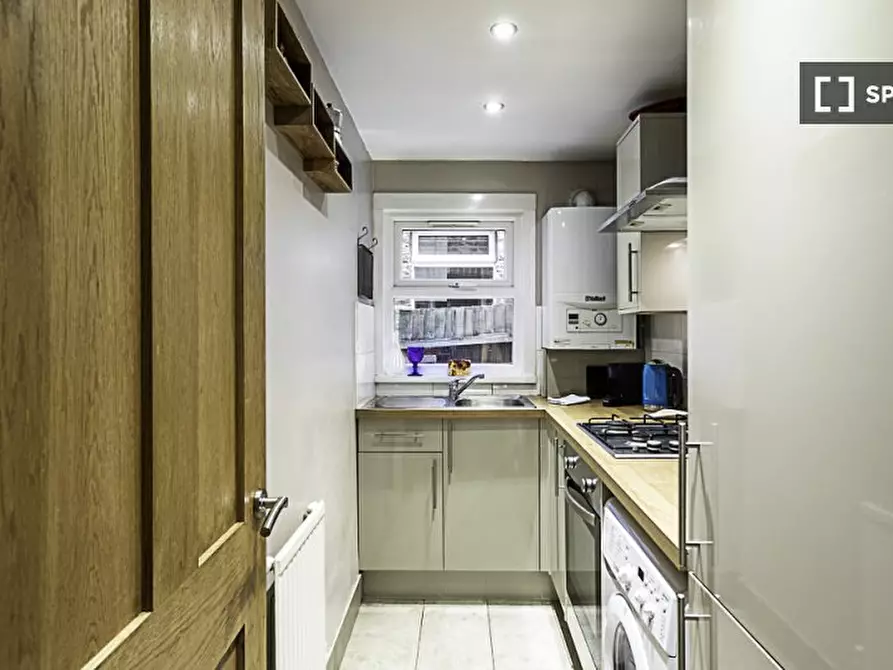 Immagine 12 di Appartamento in affitto  in Grafton Road a Ealing