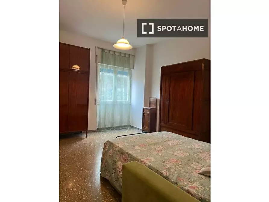 Immagine 3 di Camera condivisa in affitto  in Piazza dei Gerani a Roma