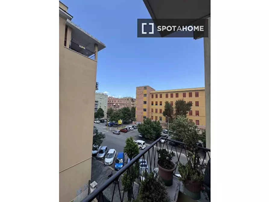 Immagine 15 di Camera condivisa in affitto  in Viale Opita Oppio a Roma