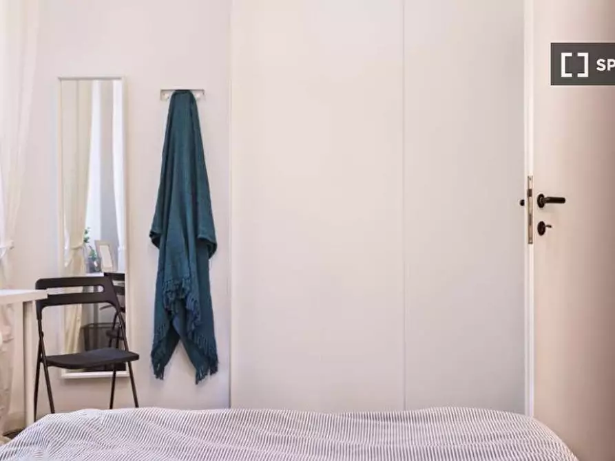 Immagine 1 di Camera condivisa in affitto  in Via Antonio Canova a Milano