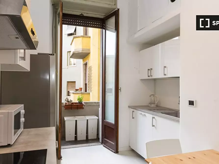 Immagine 11 di Camera condivisa in affitto  in Viale Regina Giovanna a Milano