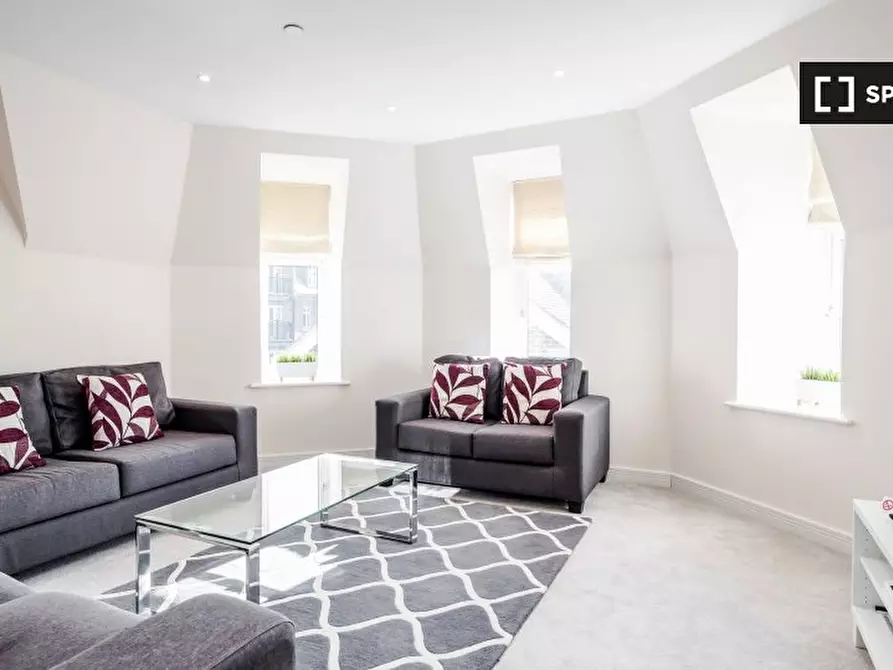 Immagine 2 di Appartamento in affitto  in Leret Way a Leatherhead