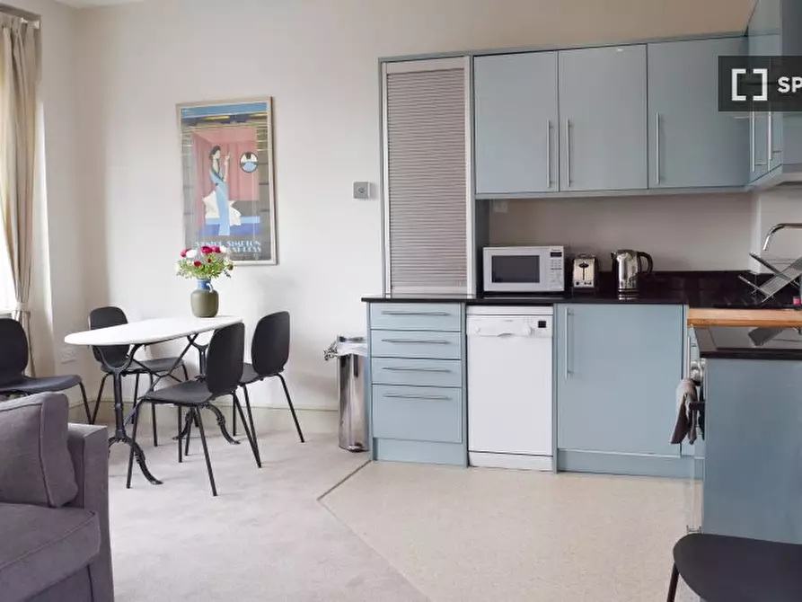 Immagine 7 di Appartamento in affitto  in Galena Road a Hammersmith