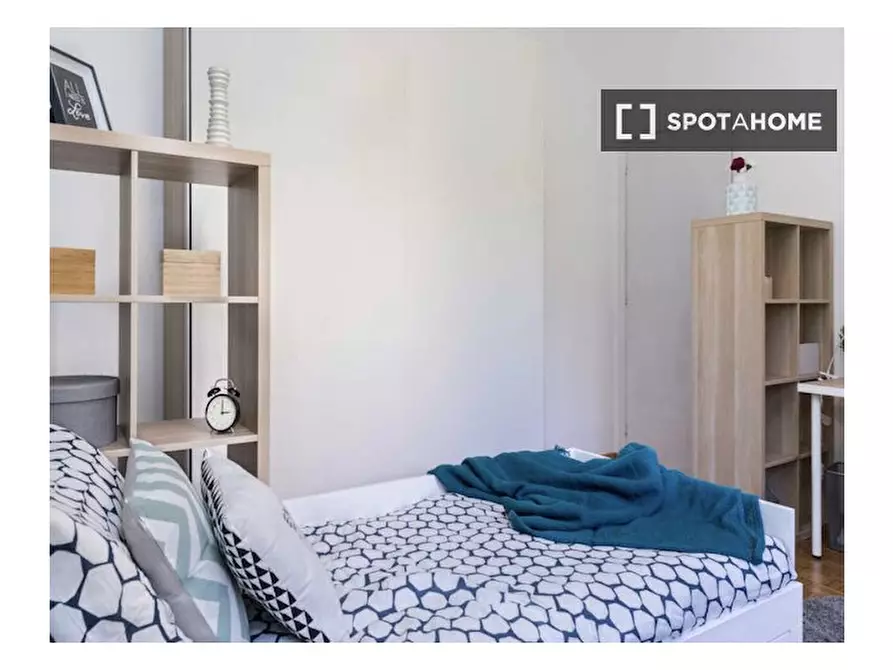 Immagine 1 di Camera condivisa in affitto  in Leone a Milano