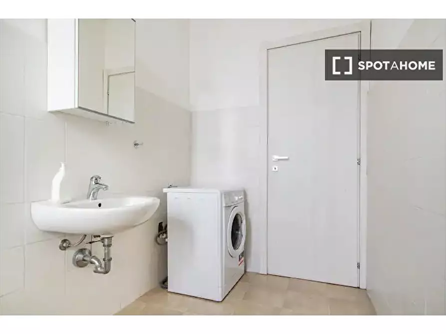 Immagine 9 di Camera condivisa in affitto  in Viale Monza a Milano