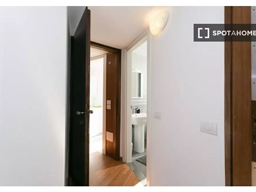 Immagine 13 di Camera condivisa in affitto  in Via Gavirate a Milano