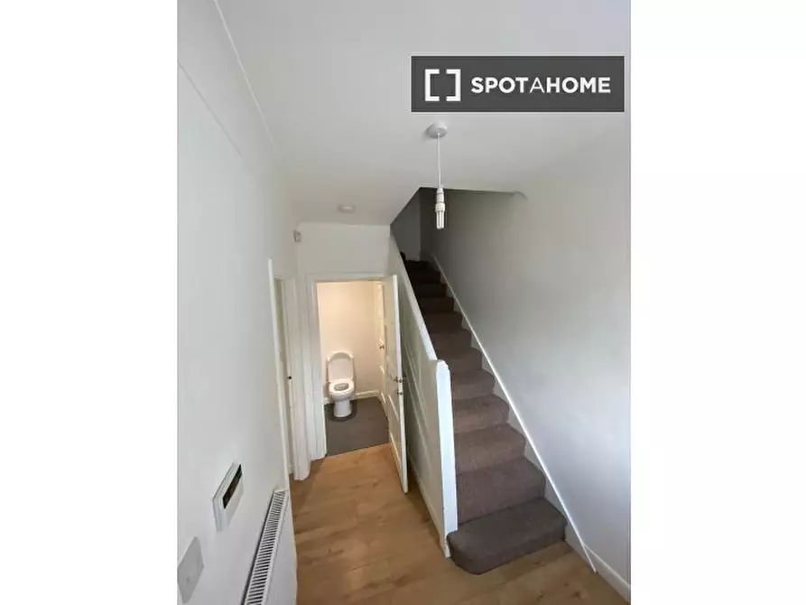 Immagine 11 di Camera condivisa in affitto  in Woodmansterne Road a Lambeth