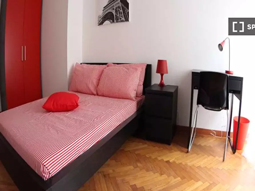 Immagine 2 di Camera condivisa in affitto  in Via Felice Casati a Milano