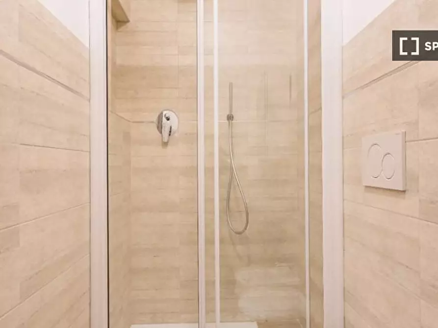 Immagine 13 di Camera condivisa in affitto  in Viale Tunisia a Milano