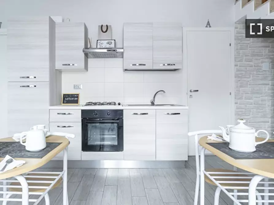 Immagine 8 di Camera condivisa in affitto  in Via Giasone a Roma