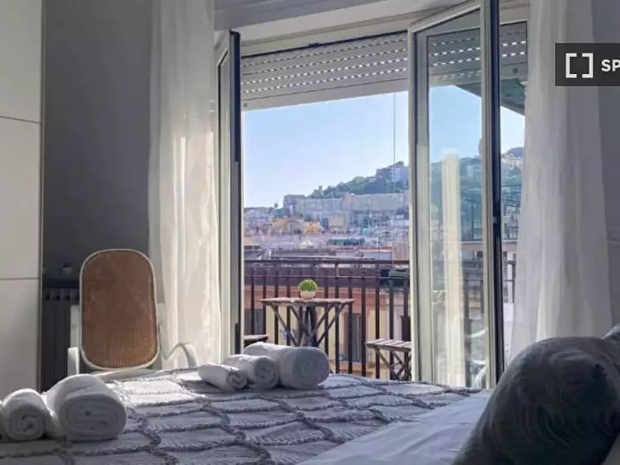 Immagine 15 di Camera condivisa in affitto  in Via Marco Aurelio Severino a Napoli